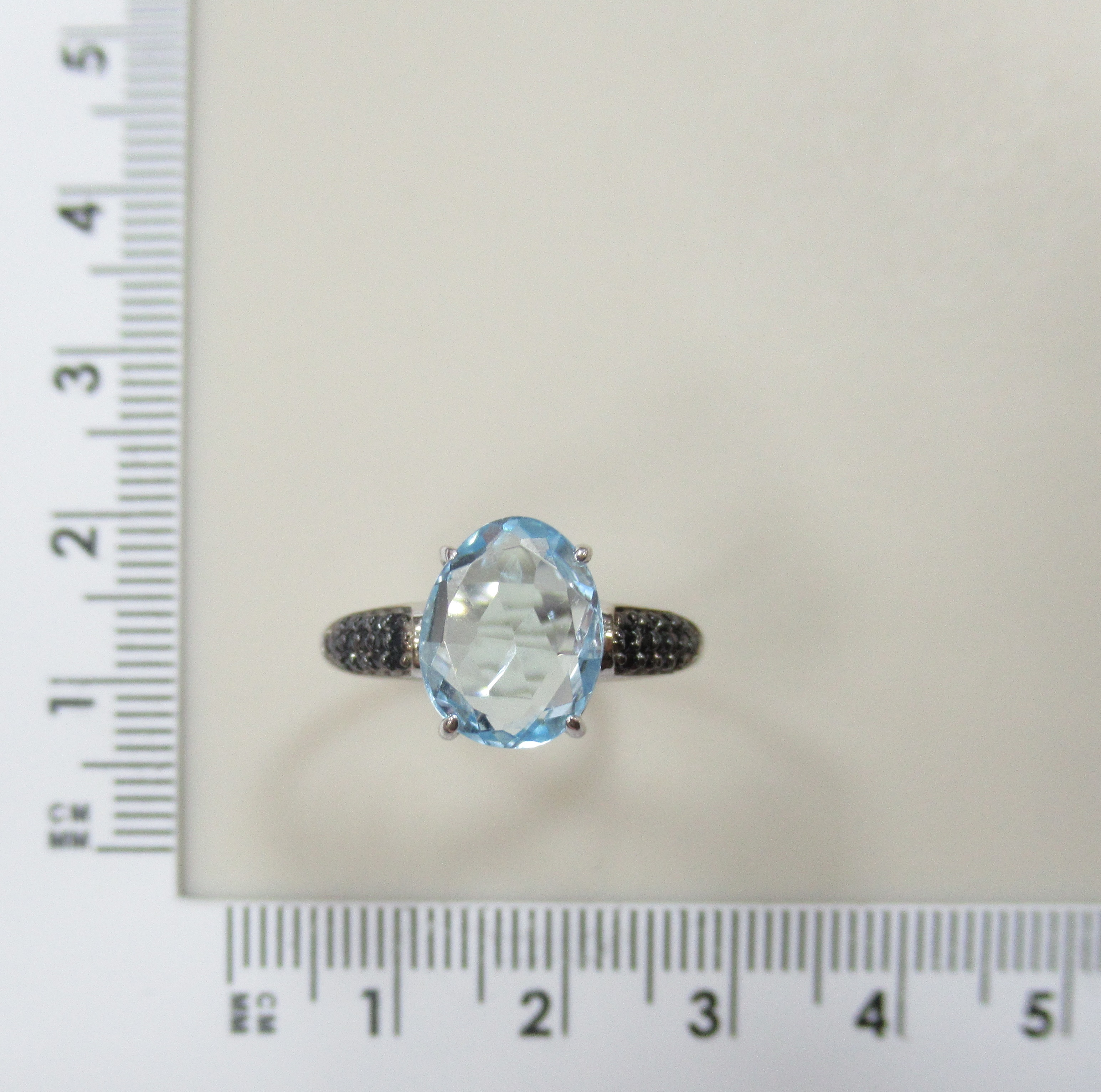 Серебряное кольцо с топазом